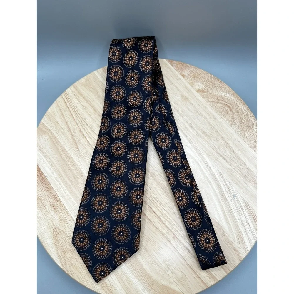 Banana Republic‎ Silk Men's Neck Tie Made In USA W:3.825